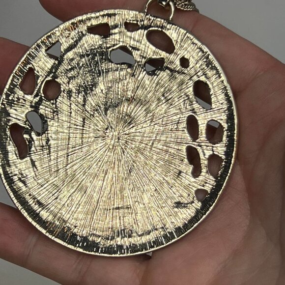 Ballet gold toned necklace with giant leopard pendant. - Picture 6 of 6